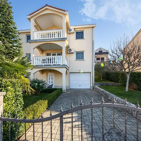 By Interhome * Njivice