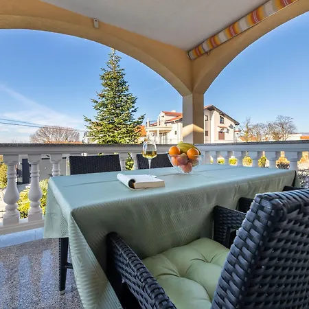 By Interhome Njivice