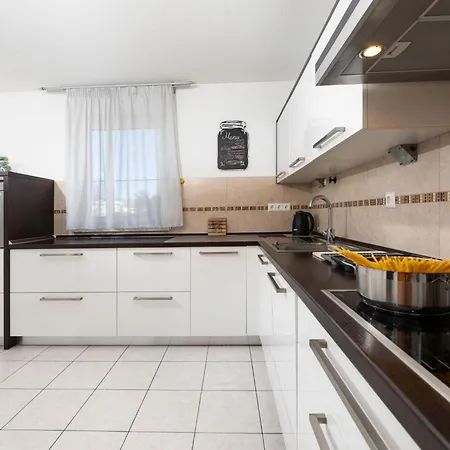 By Interhome * Njivice