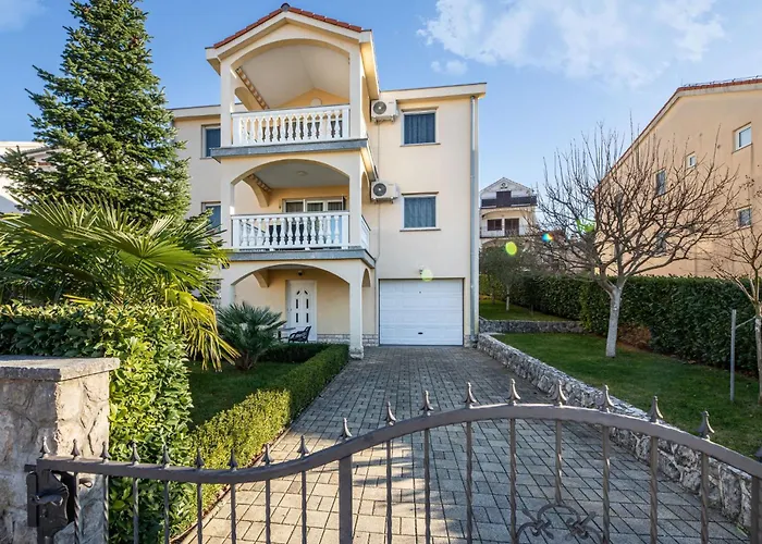 By Interhome * Njivice