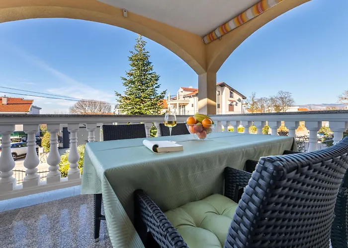 By Interhome Njivice