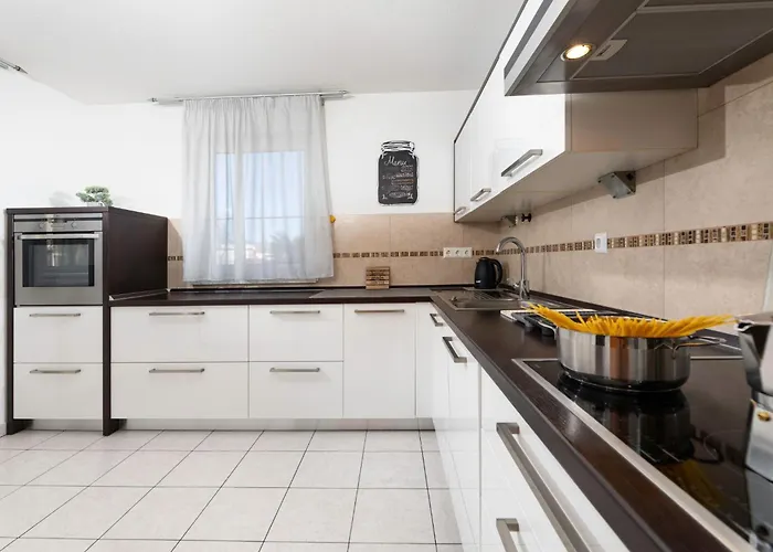 By Interhome * Njivice