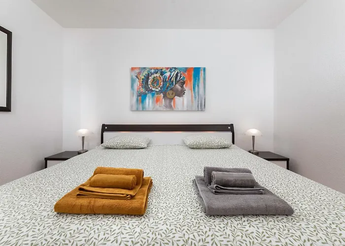 By Interhome Njivice