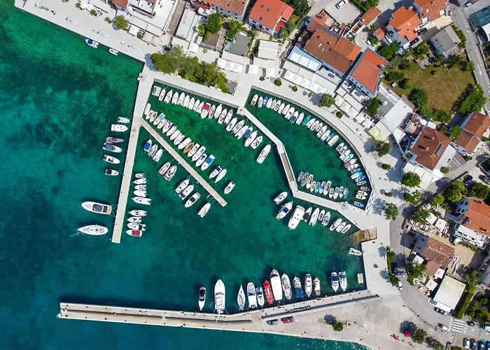 By Interhome * Njivice